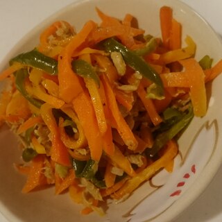 電子レンジで超簡単「にんじん＆ピーマンツナ炒め」♪